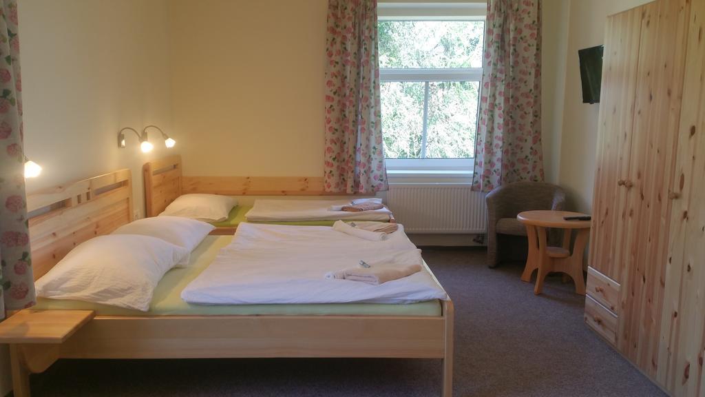 Pension U Koupaliste Tisá エクステリア 写真